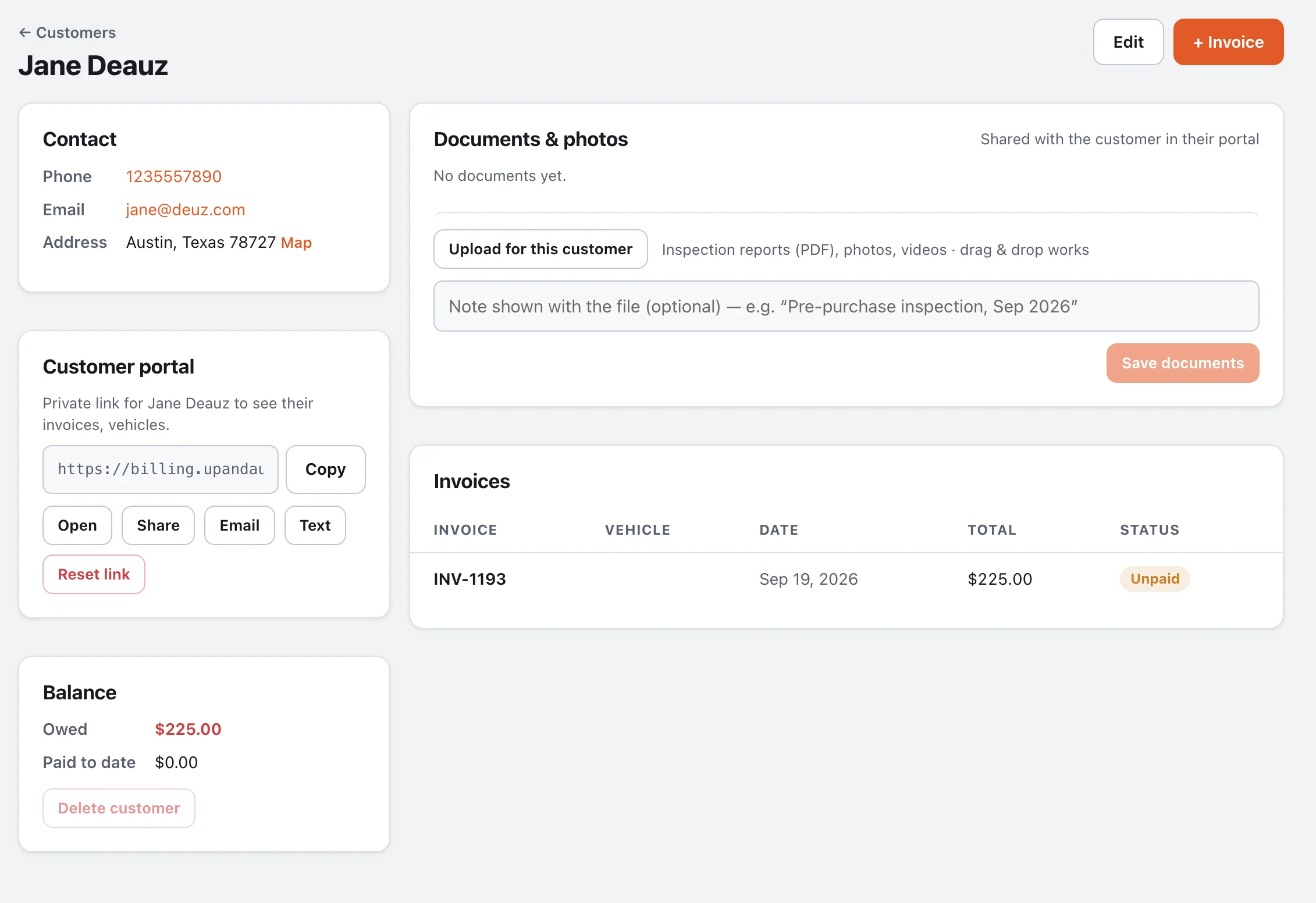 Customer details page with contact, portal link, balance, documents and invoices